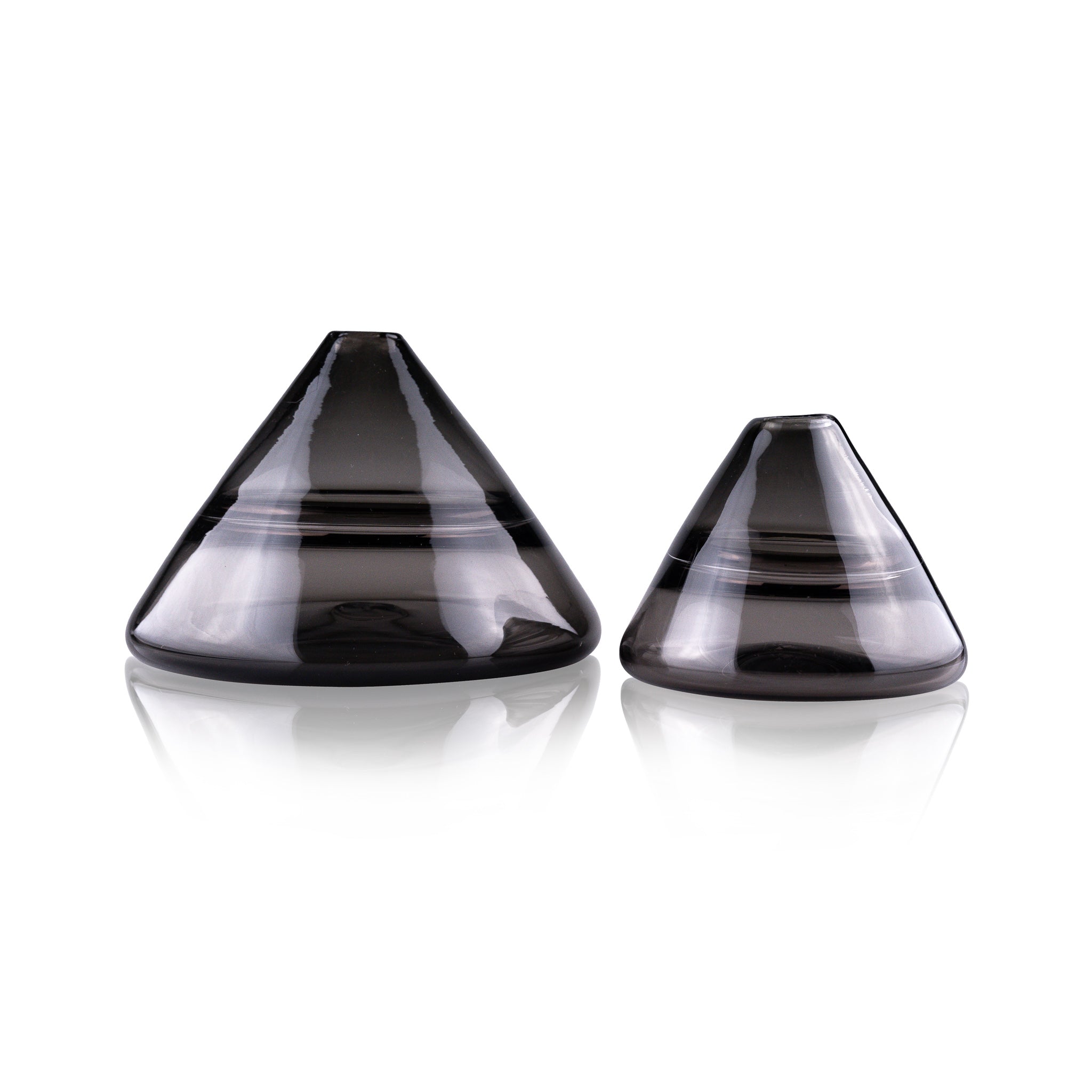 Unconventional halo vase with a conical shape, arranged in a staggered formation and reflected on a glossy surface, highlighting their sleek and contemporary design.